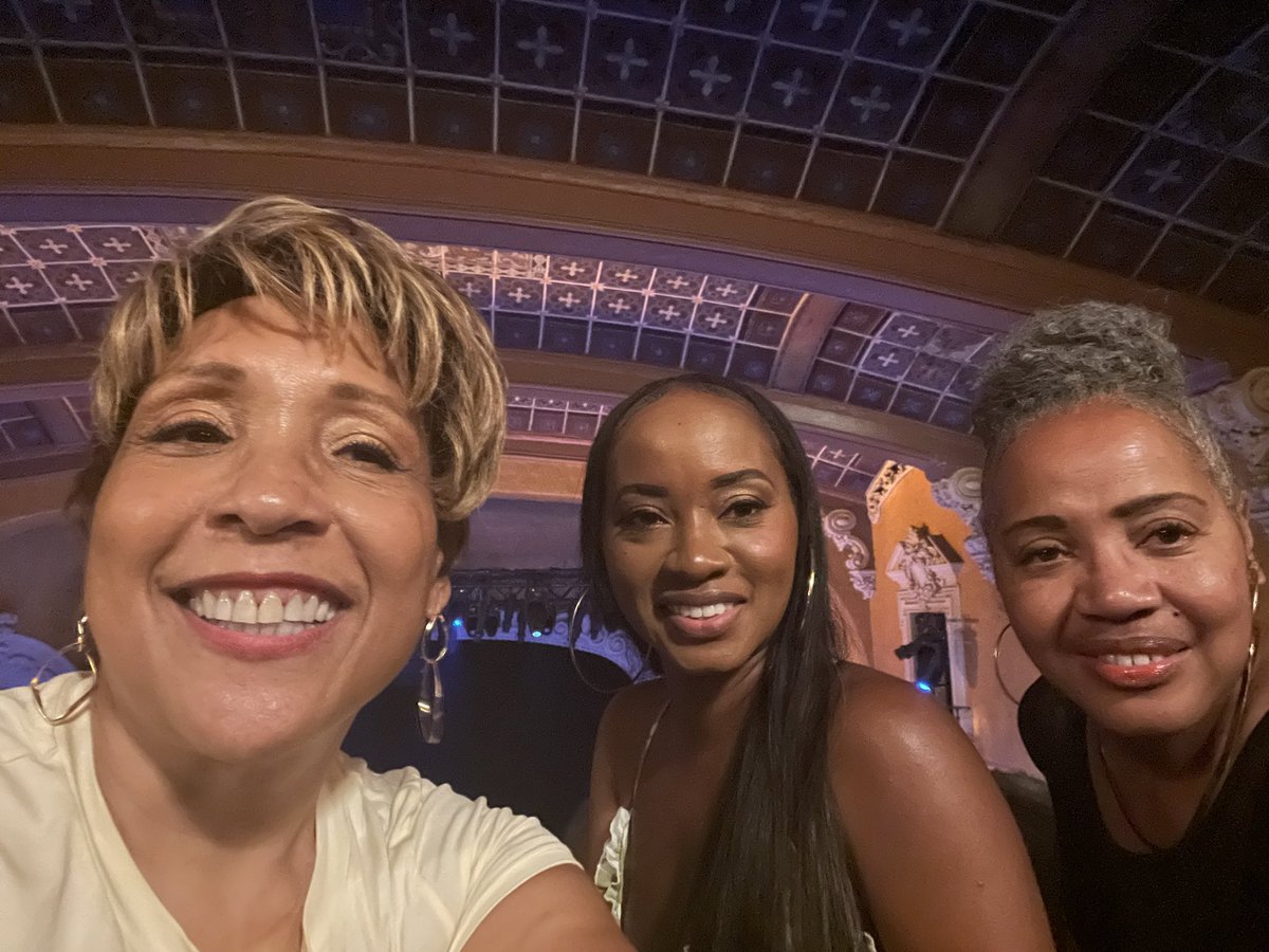 An evening at the  Pasadena House with friends. If you did not see the play JELLY LAST JAM you missed a fantastic performance! The cast was magnificent  💯💯🎉🎊