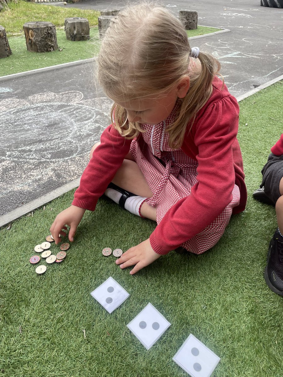 MissShepherdFP's tweet photo. Counting equal groups today in reception #eyfs #numberskills #maths https://t.co/MyJG4folU0
