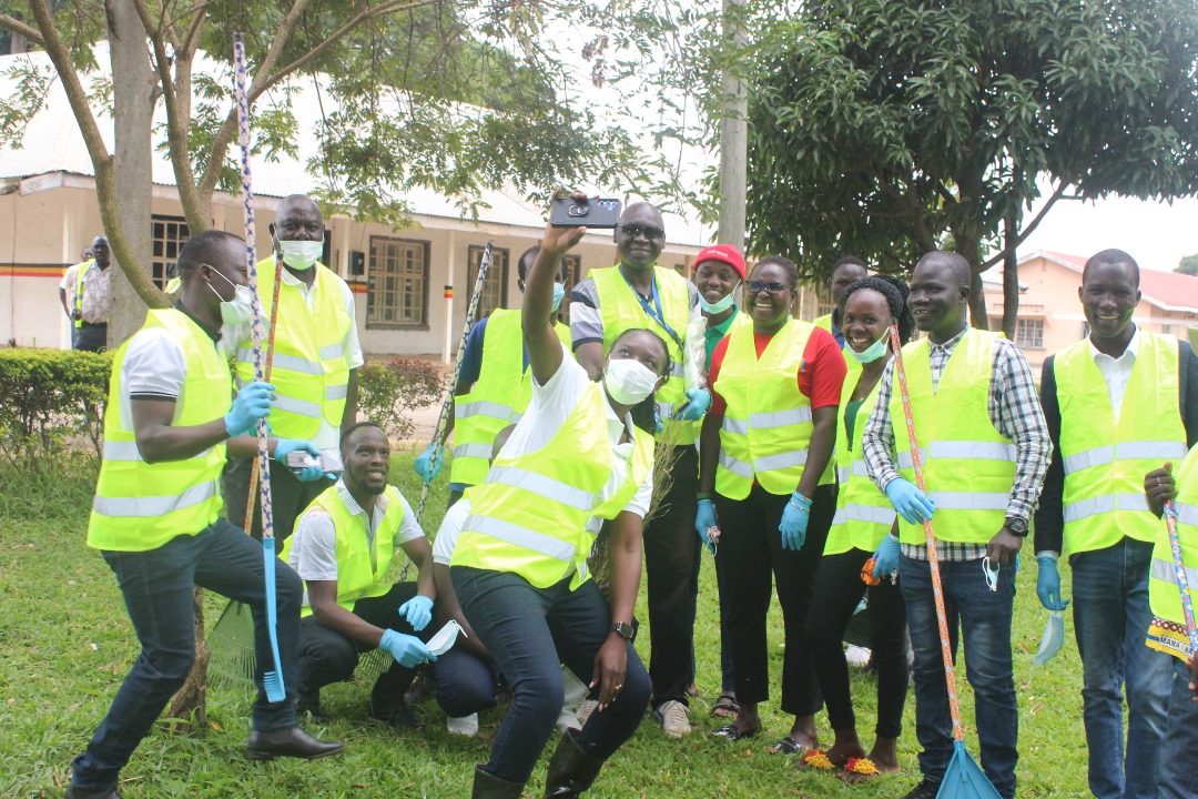maneno mercy (@mercymaneno) on Twitter photo Today, I participated in keeping arua City clean campaign spear headed by VNG with partners and city authorities in a bid to commemorate world refugee day. The day was successful and graced by the RCC and LCV bravo to
<a href="/wecisnet/">WECISNET</a>
<a href="/MEMPROWUganda/">MEMPROW</a>
<a href="/CARE/">CARE (care.org)</a>
<a href="/AruaCityUg/">Arua City Council</a>
<a href="/VNGi/">VNG International</a> Today, I participated in keeping arua City clean campaign spear headed by VNG with partners and city authorities in a bid to commemorate world refugee day. The day was successful and graced by the RCC and LCV bravo to
<a href="/wecisnet/">WECISNET</a>
<a href="/MEMPROWUganda/">MEMPROW</a>
<a href="/CARE/">CARE (care.org)</a>
<a href="/AruaCityUg/">Arua City Council</a>
<a href="/VNGi/">VNG International</a>