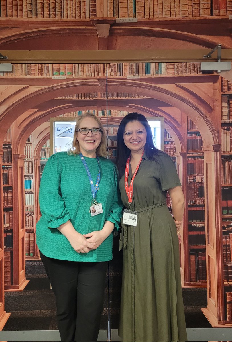 sufiyaahmed's tweet photo. This year I'm aiming to take pics with every #schoollibrarian I meet. They make huge difference to #pupilwellbeing and #readingforpleasure and we shd all support the campaign to
#MakeSchoolLibrariesStatutory 
#GreatSchoolLibraries with librarian Emma in Rochdale at the doors of her gorgeous school library