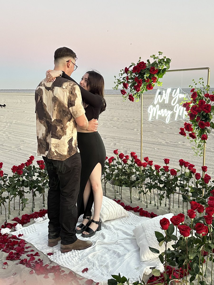 TangibleMood__'s tweet photo. MY BROTHER IS ENGAGED https://t.co/xCCUjLooYe