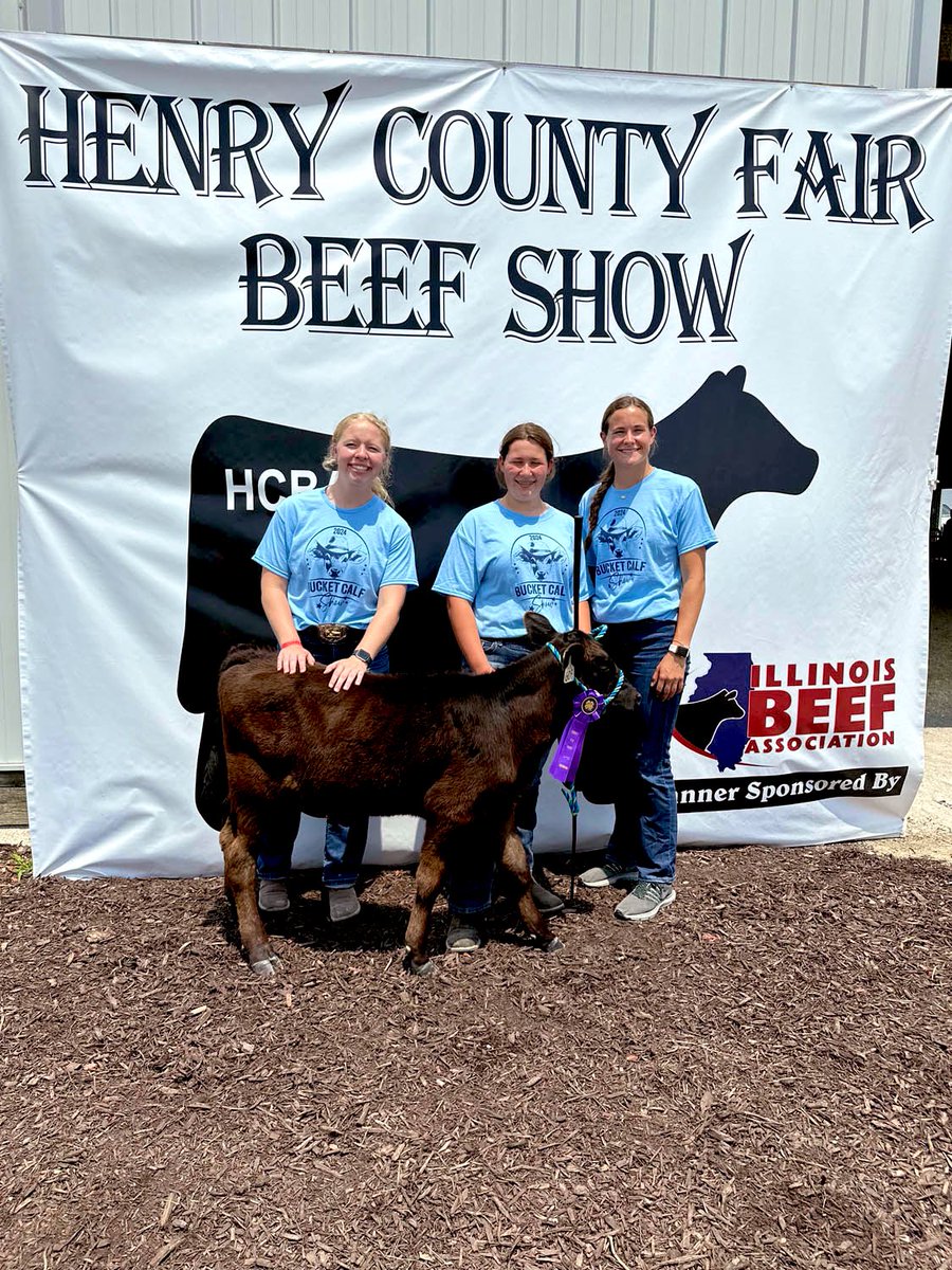 rvcinterns's tweet photo. Had some amazing kids and calf’s at the bucket calf show during the Henry County Fair this last week!! River Valley shirts were a great addition to the sponsorship! #cattleshow #fair
-NK https://t.co/Vu84YGy1Az
