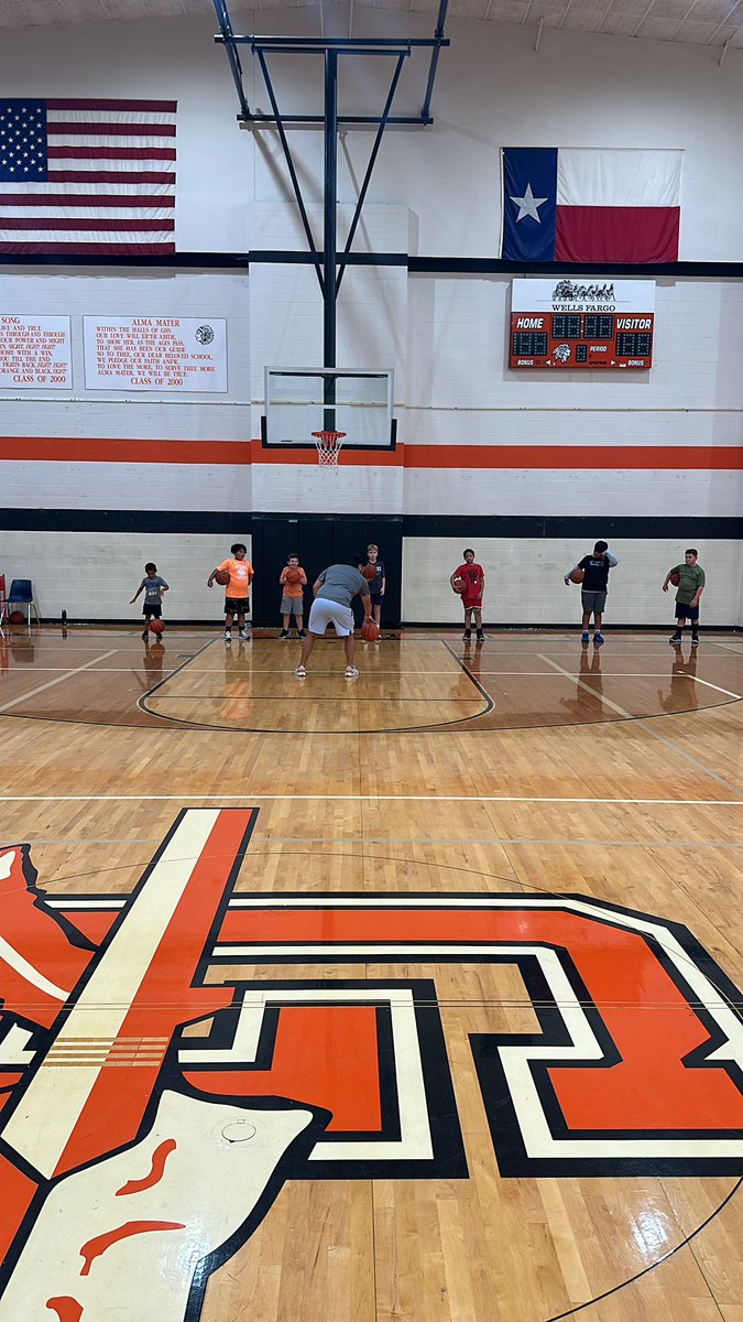 Gonzales Basketball tweet media