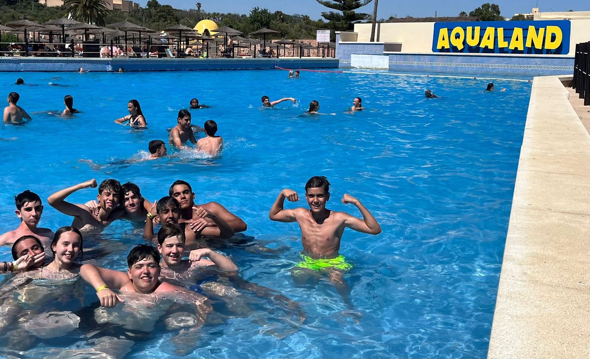 2° y 3° de ESO despedimos el curso con una excursión a Aqualand. Fantástico día de convivencia y amistad ¡Buen verano a todos! #321Despierta #calasanciocordoba #verano #despedidas #escolapias