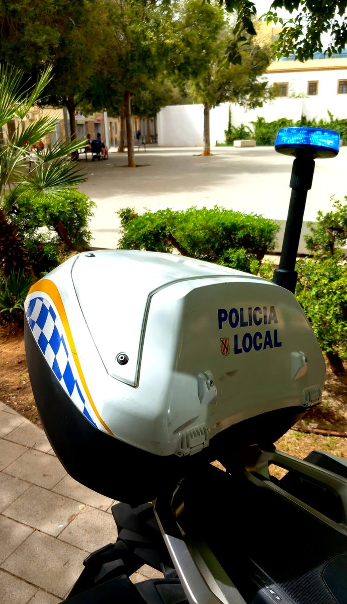 policiadepalma's tweet image. 👉 Seguim amb els
controls i denúncies a patinets elèctrics i bicicletes 🚲 🛴
Més de 50 denúncies en tres controls policials.

+ info en la web👇👇

 i.mtr.cool/ogbsmzlvjj

#respecto 
#stopincivismo
#educacionvial
#UMOT