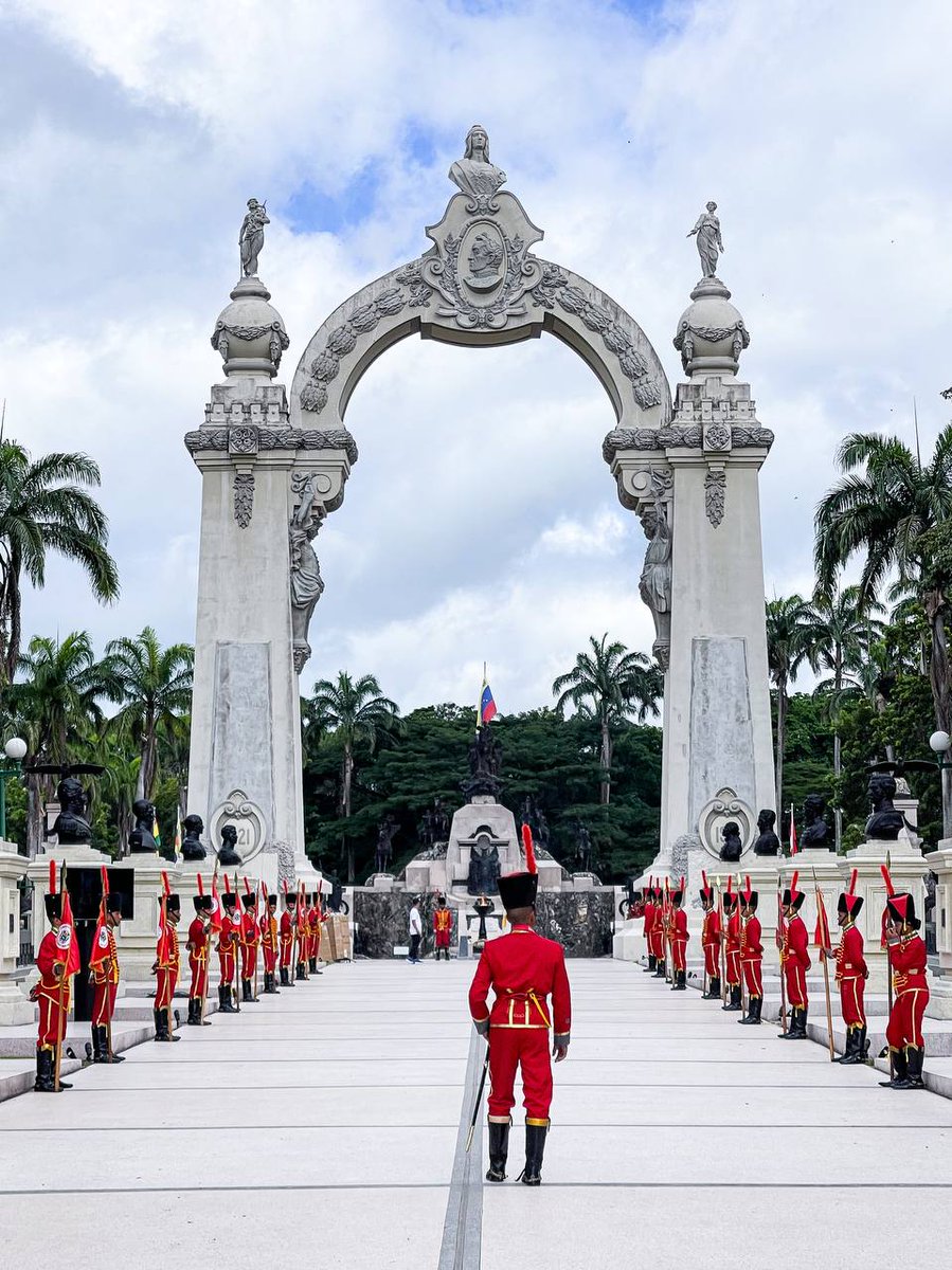 Milicia_ve's tweet photo. ¡Felicitamos a nuestro Glorioso Ejército Bolivariano por su 203 Aniversario de la Batalla de Carabobo y Día del Ejército Bolivariano! https://t.co/jKvrKndplP