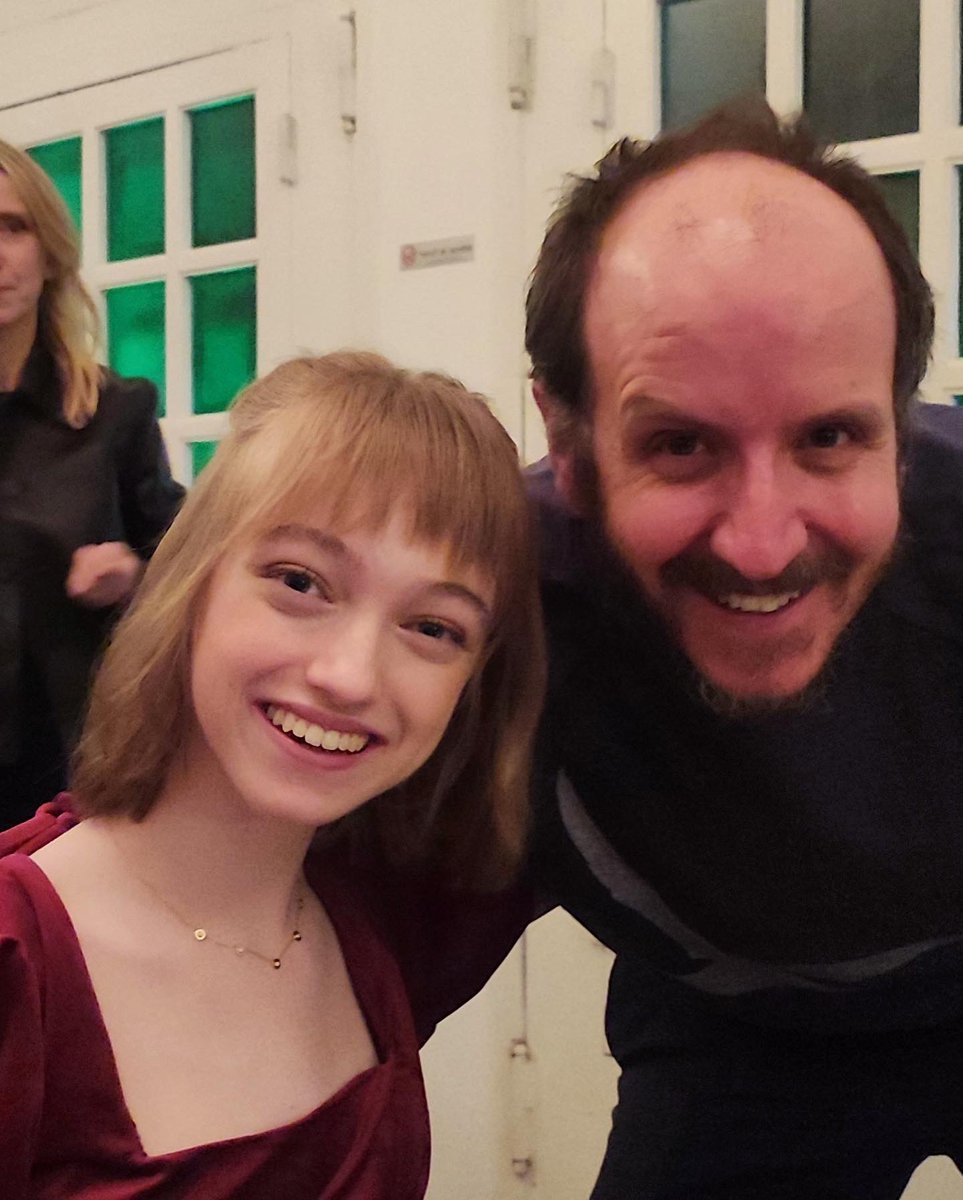 #BestInterests airs in France tonight 🇫🇷
Find us on <a href="/FranceTV/">France tv</a> 2 at 9pm

Just over a year since <a href="/jackthorne/">Jack Thorne</a> and I premiered the show at Series Mania - This story finally made it to The Land of Croissants 🦋