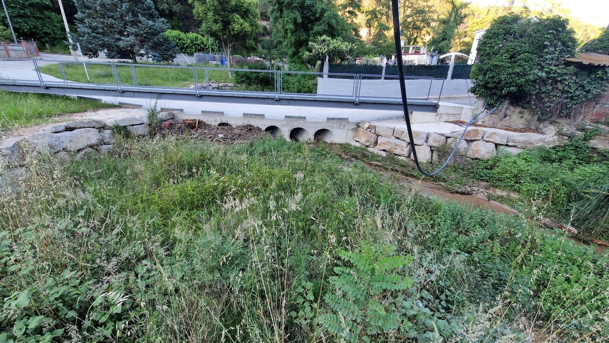 gloria heme (@l_oohe) on Twitter photo Bona tarda,
De 6 tubs que té el pont, 3 i mig están tapats. Ja es va notificar a <a href="/ajmassanes/">Ajuntament Massanes</a> a ppis de juny. Pero no fa res. Que esperem, una desgracia? Darrerament les pluges son torrencials i seria fàcil qe pogués passar com al gener'20 amb el temporal <a href="/aigua_cat/">ACA</a> <a href="/gencat/">Generalitat de Catalunya</a> Bona tarda,
De 6 tubs que té el pont, 3 i mig están tapats. Ja es va notificar a <a href="/ajmassanes/">Ajuntament Massanes</a> a ppis de juny. Pero no fa res. Que esperem, una desgracia? Darrerament les pluges son torrencials i seria fàcil qe pogués passar com al gener'20 amb el temporal <a href="/aigua_cat/">ACA</a> <a href="/gencat/">Generalitat de Catalunya</a>