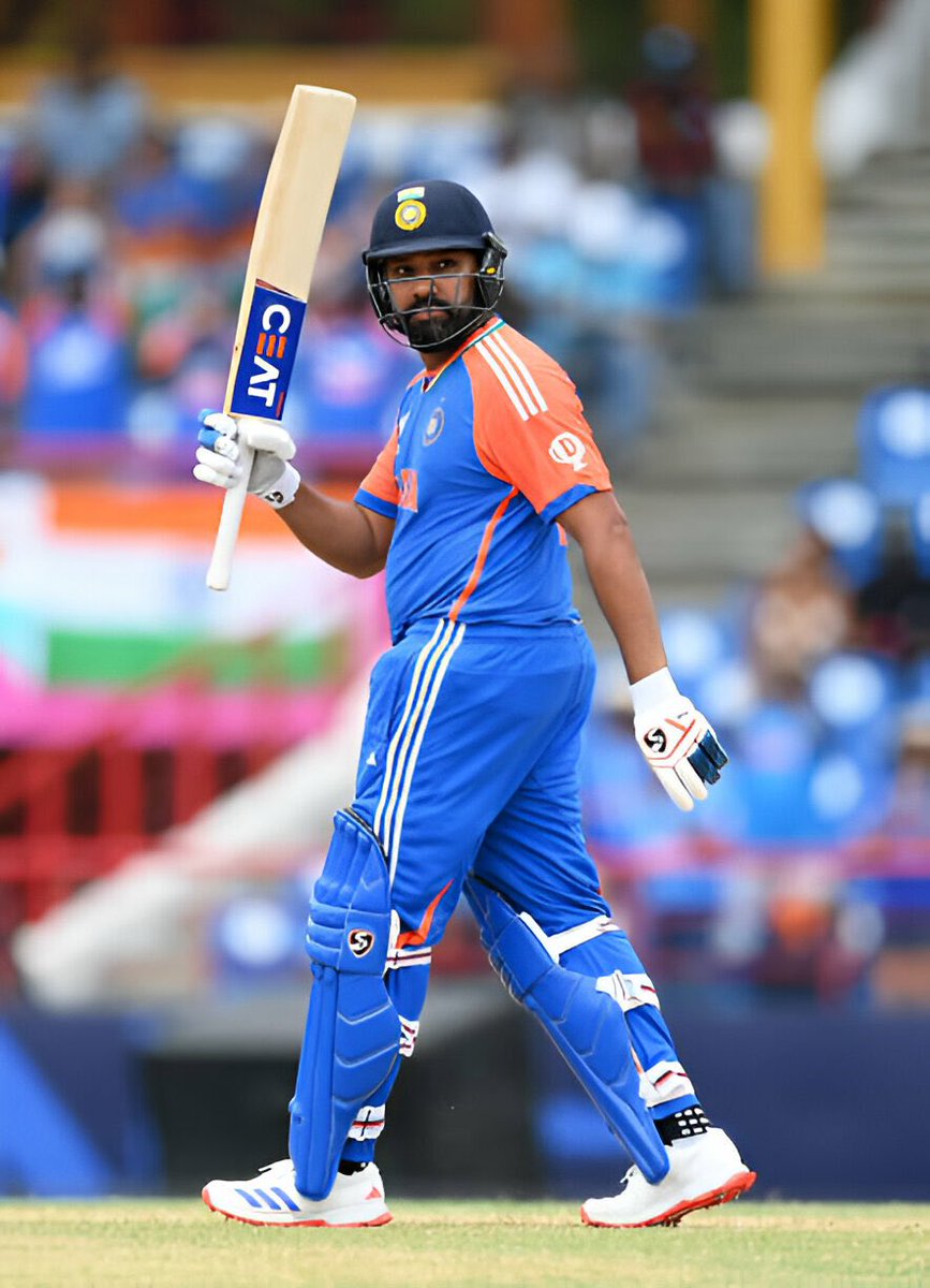 RoushanAkshay's tweet photo. Kuch jada hi bol rha tha interview ♦️ Me 
@patcummins30 #Rohit 
 #INDvsAUS https://t.co/j2xd79UCuw