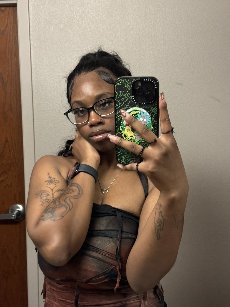 🪭niayah⁷ IS SEEING BTS😭 tweet media