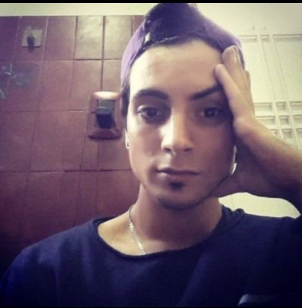 tengo un problema y es que no puedo estudiar de mañana porque me da sueño pero tampoco de tarde porque es la hora de la siesta pero tampoco de noche porque a las 22 ya estoy muerto o sea NUNCA estudio bien porque unicamente pienso en DORMIR