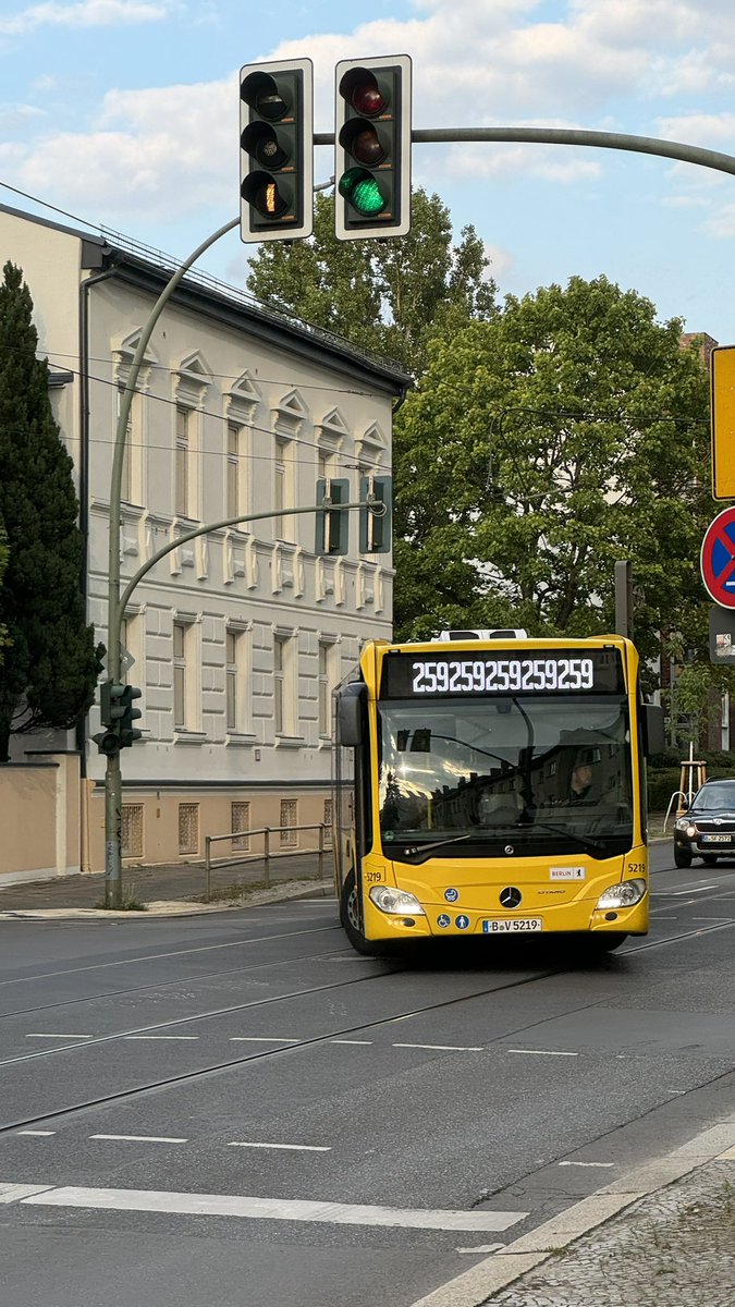 Neue Buslinie, <a href="/BVG_Kampagne/">Weil wir dich lieben</a>?