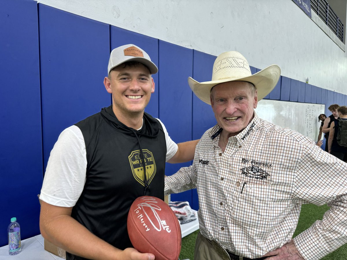 Two of my dear friends hanging out at the QBCLUB practice yesterday ⁦<a href="/MacJones_10/">Mac Jones</a>⁩ and the Super Looper #goodtimes