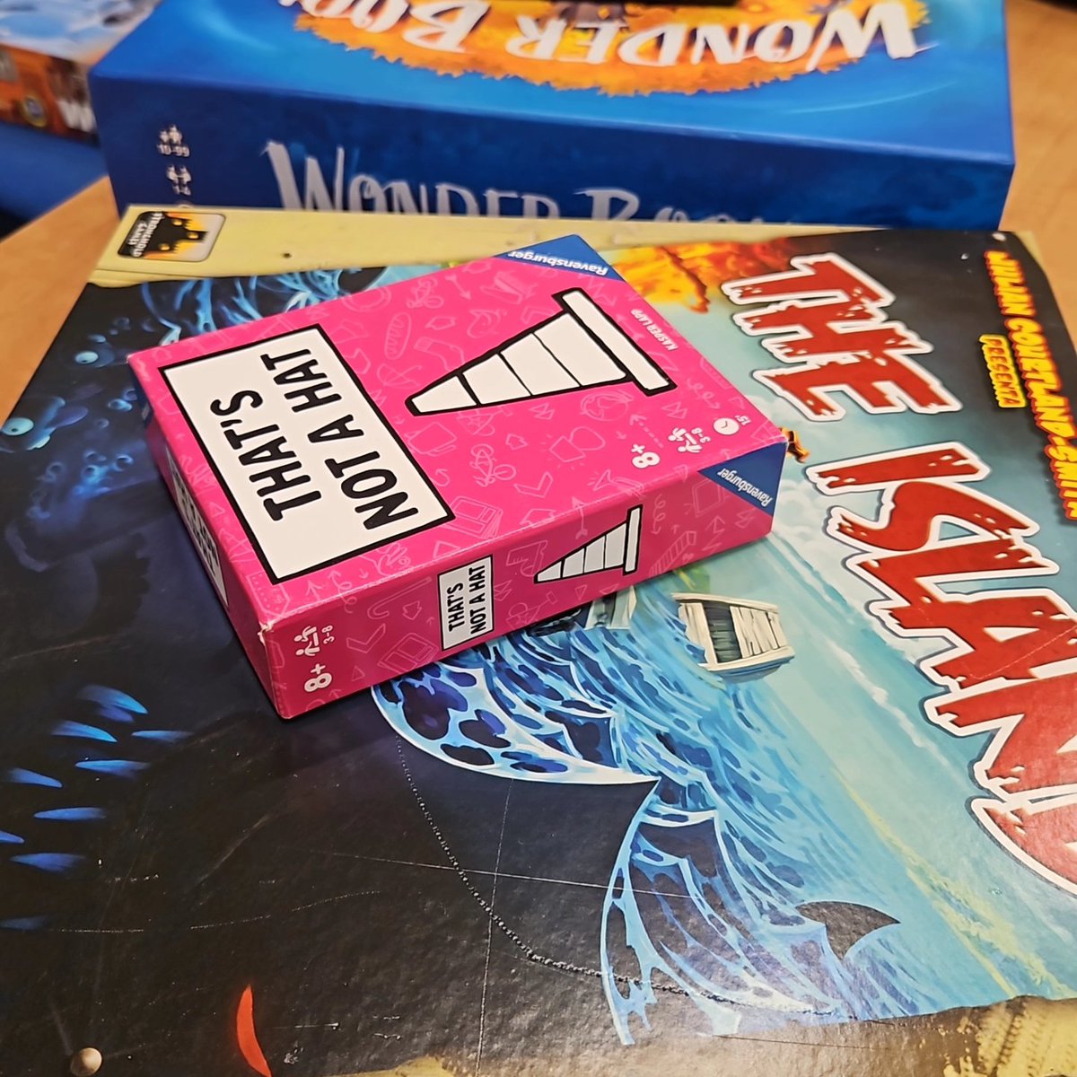 El sábado pasado tuvimos una noche épica en nuestra sede! 🌙🎲 Nos quedamos jugando hasta altas horas de la madrugada en nuestra tradicional Noche Más Larga de Juegos de Mesa.NocheLúdica #GuardiaLúdica #JuegosDeMesa #MaratónDeJuegos #DiversiónSinFin #GameNight #BoardGames