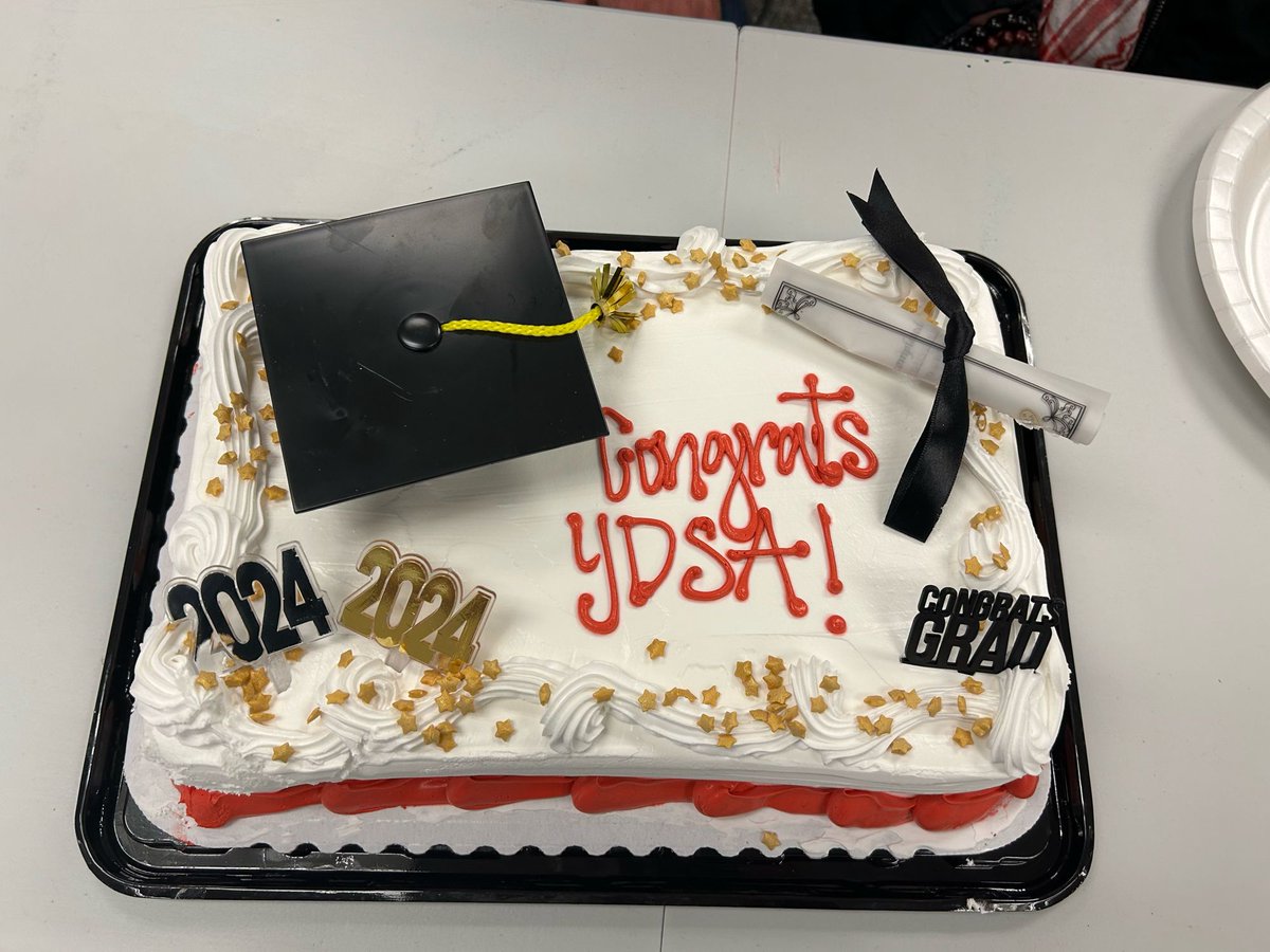 Thank you to everyone who stopped by our YDSA Grad Party hosted at the office earlier this month! We had graduates from <a href="/ydsaumn/">YDSA @ UMN Twin Cities 🌹</a>, @macalesterydsa and @hamlineydsa attend. We’re excited to see what our YDSA graduates do next!