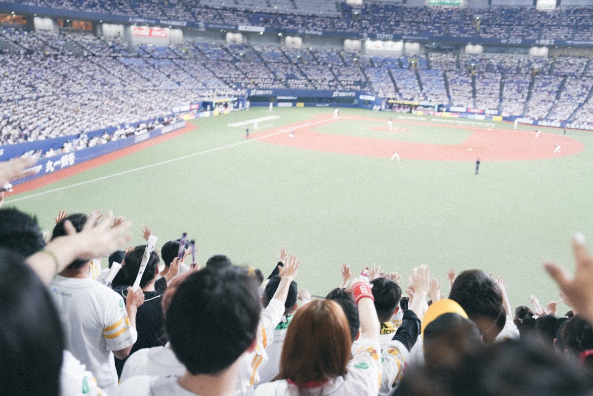 Green_Press_'s tweet photo. 火曜からは大阪3連戦。秋の優勝まで見すえ、平日をどう盛りあげてゆくか、いろいろ考えている月曜夜です。
盛りあがる早道は、人数をふやすこと。空席あります。今週はぜひ、プラスひとりへ声かけて、裾野を拡げてみませんか?? まずは来てみる!! やってみた者勝ちですよ、ホークスの応援。
#声を伝えろ https://t.co/fEAN3lTOpK