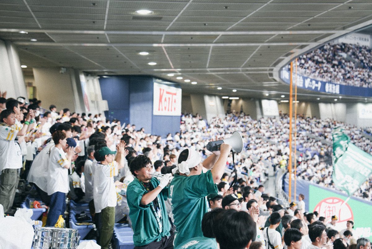 Green_Press_'s tweet photo. 火曜からは大阪3連戦。秋の優勝まで見すえ、平日をどう盛りあげてゆくか、いろいろ考えている月曜夜です。
盛りあがる早道は、人数をふやすこと。空席あります。今週はぜひ、プラスひとりへ声かけて、裾野を拡げてみませんか?? まずは来てみる!! やってみた者勝ちですよ、ホークスの応援。
#声を伝えろ https://t.co/fEAN3lTOpK