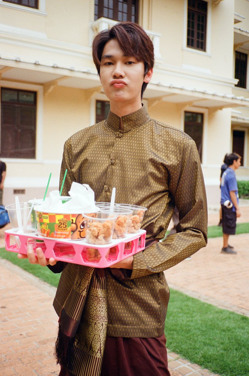 primiily1_'s tweet image. มีคนอยากกินหนังไก่ทอด😙 @dew_jsu 
#alovesobeautifulthep7