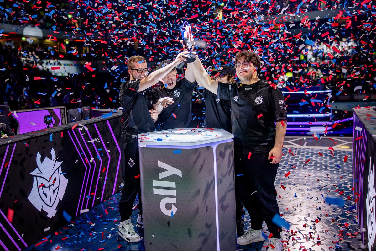 G2RocketLeague's tweet photo. BEST IN THE WORLD 🏆 https://t.co/fC5IPW47wy