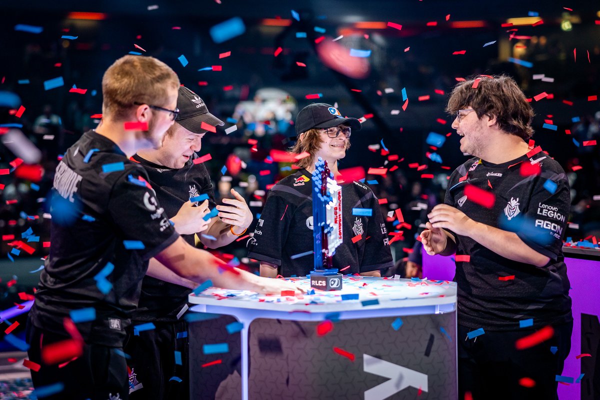 G2RocketLeague's tweet photo. BEST IN THE WORLD 🏆 https://t.co/fC5IPW47wy