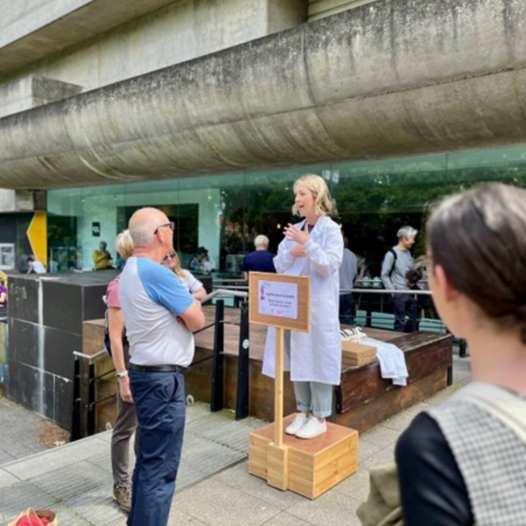 QUBPsych's tweet image. Dr Agnieszka Graham @QUBPsych had a fantastic time @SoapboxScience Belfast 2024 on Sunday 23 June @UlsterMuseum, as she discussed the topic &quot;Where do our minds wander and why?&quot;.

#MindWandering #SoapboxScience #ScienceOutreach