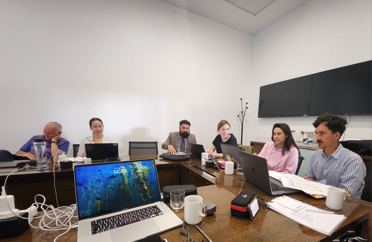 The IAS Bureau deliberates in Aberdeen, just before <a href="/IAS_Aberdeen/">IAS Meeting of Sedimentology Aberdeen 2024</a> #37IMS. Expect many exciting announcements soon.
<a href="/carbonatesUoM/">Cathy Hollis</a> <a href="/gonzaloveiga/">Gonzalo Veiga</a> @DAriztegui <a href="/StephenLokier/">Stephen Lokier</a> <a href="/cpederson_geo/">chelsea pederson</a> <a href="/JoannaPszonka/">Joanna Pszonka</a> <a href="/MarcosAurell/">Marcos Aurell</a> @tracyfrank <a href="/FraFull/">Fulvio Franchi</a> <a href="/sanchezromanm/">Msanz</a>