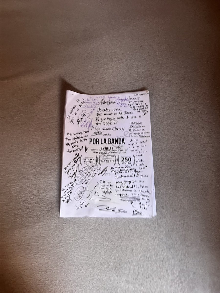 Christianchecaa's tweet photo. Hemos finalizado el primer capítulo de “Por la Banda“. He tenido el placer de protagonizar esta historia tan bonita junto a un equipo genial. He podido en el proyecto, juntar las dos cosas que más me gustan en este mundo que son el fútbol y actuar, junto a mi hermano. Gracias ❤️‍🩹 https://t.co/eDh8SG1acB