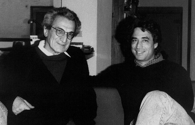 nurifernandeze's tweet photo. Mis maestros #ToniNegri y #MichaelHardt que analizan el imperio y la guerra, y el poder del amor y el bien común, el poder la gente, de la multitud. ..
ADIOS Toni Negri, buen camino¡ https://t.co/V3TADaMkG7