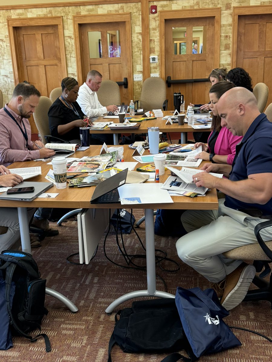 mikelubelfeld's tweet photo. The superintendency can be messy and you need to roll up your sleeves and do arts &amp; crafts :) - Hands On Learning at the 9th annual Illinois Aspiring Superintendent Academy - @IllinoisASA Know Thyself - Leadership Reflections - Core Values - Leadership https://t.co/4MMOqQwlZG