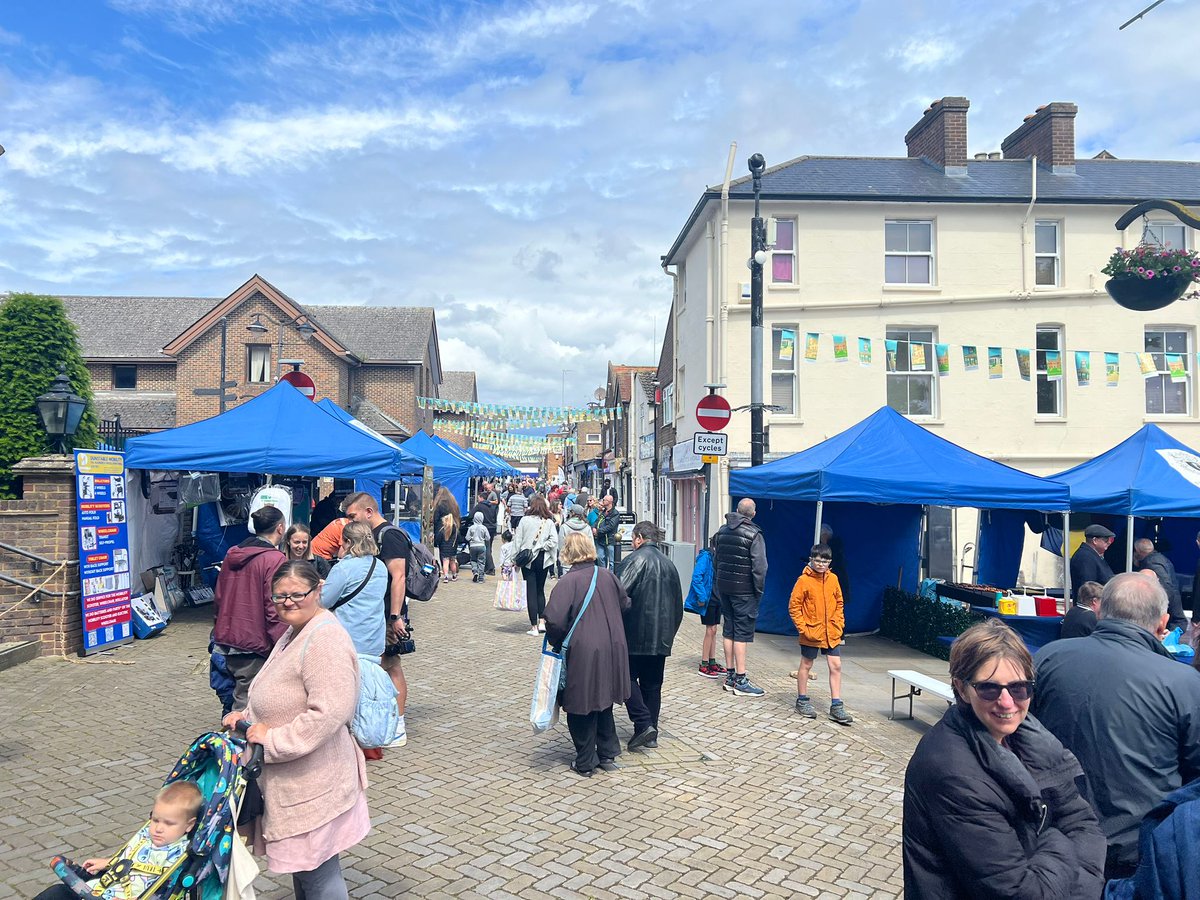 Middle Row Market, Dunstable tweet media