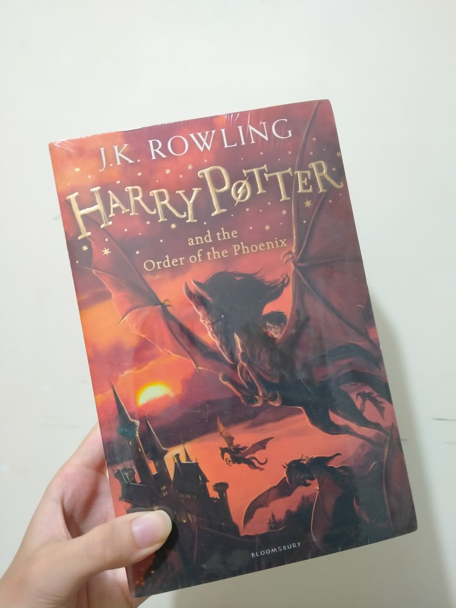 Bo0o00's tweet photo. wts - want to sell novel (preloved + new)
✨ We Call It, Home + Antariksa (preloved)  55k
✨ Harry Potter and the Order of the Phoenix (sealed, eng ver) 85k
✨ Komik We are Scrambled vol.1 (preloved) 30k
✨ The Serpent's Shadow (broken sealed, eng ver) 45k
bisa 🍊 xtra !! dom Ptk https://t.co/T19EYcFBCm