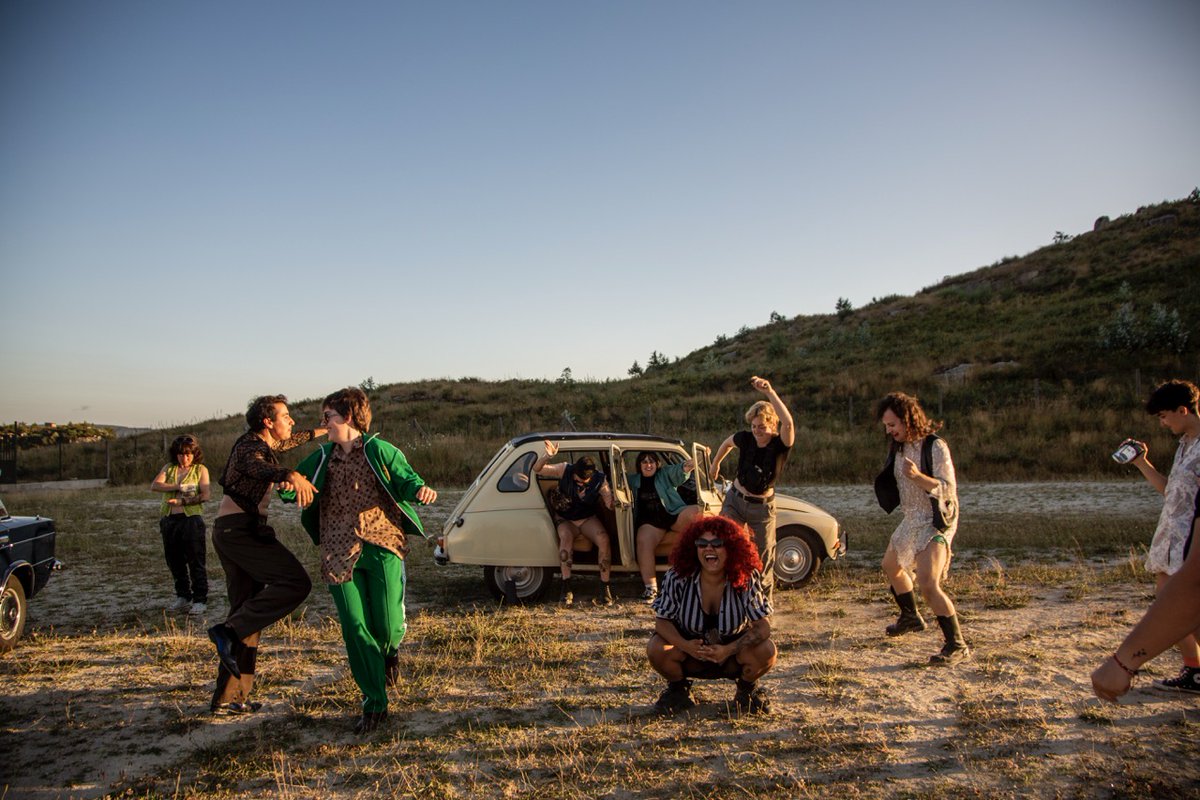 <a href="/nuriavil2/">Nuria Vil 🎠 🌈 ela/eli</a> <a href="/AvantePonte/">Avante LGBT+ Pontevedra</a> 'Delincuente' é un híbrido entre curtametraxe e vídeoclip que ten como base un poema sobre La Maradona, a líder dunha banda de delincuencia xuvenil nos anos oitenta en Vigo praza.gal/cultura/delinc…