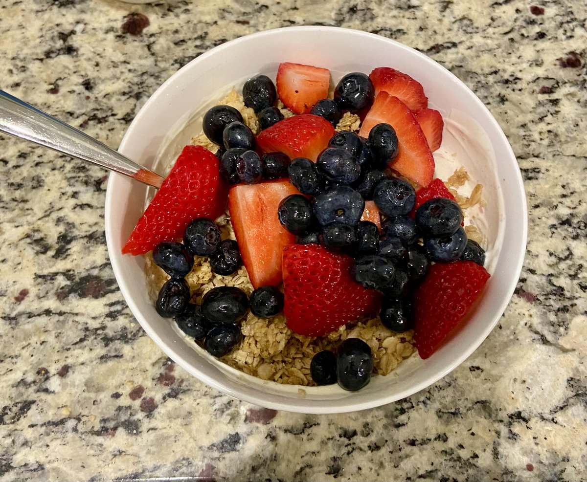 aclop74's tweet image. Eating to put on healthy weight for football! High protein yogurt, granola &amp;amp; fruit. #firstbreakfast #healthyweightgain #highprotein #football #sportsnutrition #alwayshungry #gainingmuscle
