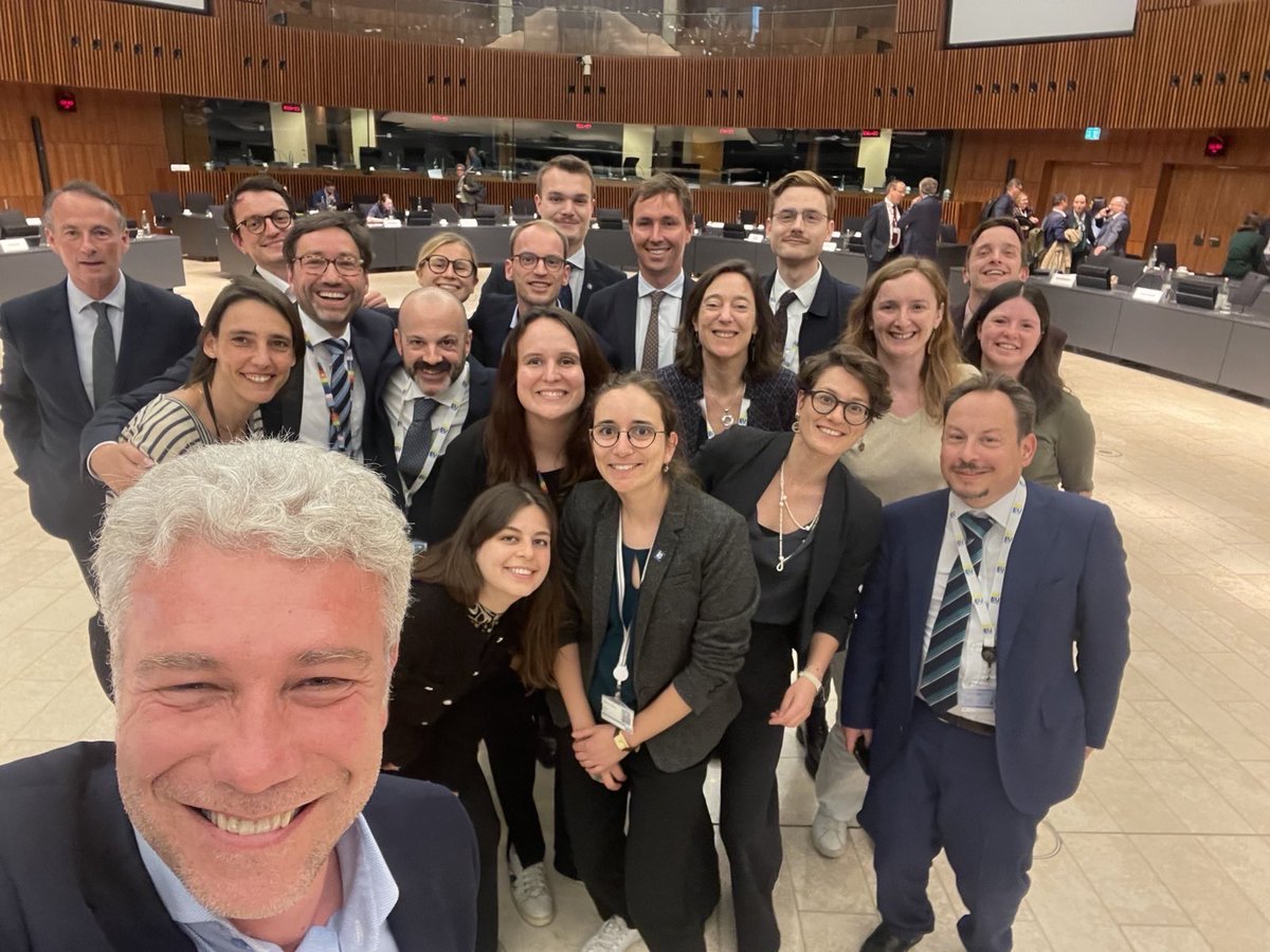 ✍️ La loi sur la restauration de la nature est officiellement signée !
Pas de temps à perdre pour protéger notre environnement et la qualité de vie en 🇪🇺.
🌳 Il n’y a pas de futur sans nature !
👏  Merci aux équipes impliquées pour leur travail ! #RestoreNature #EU2024BE