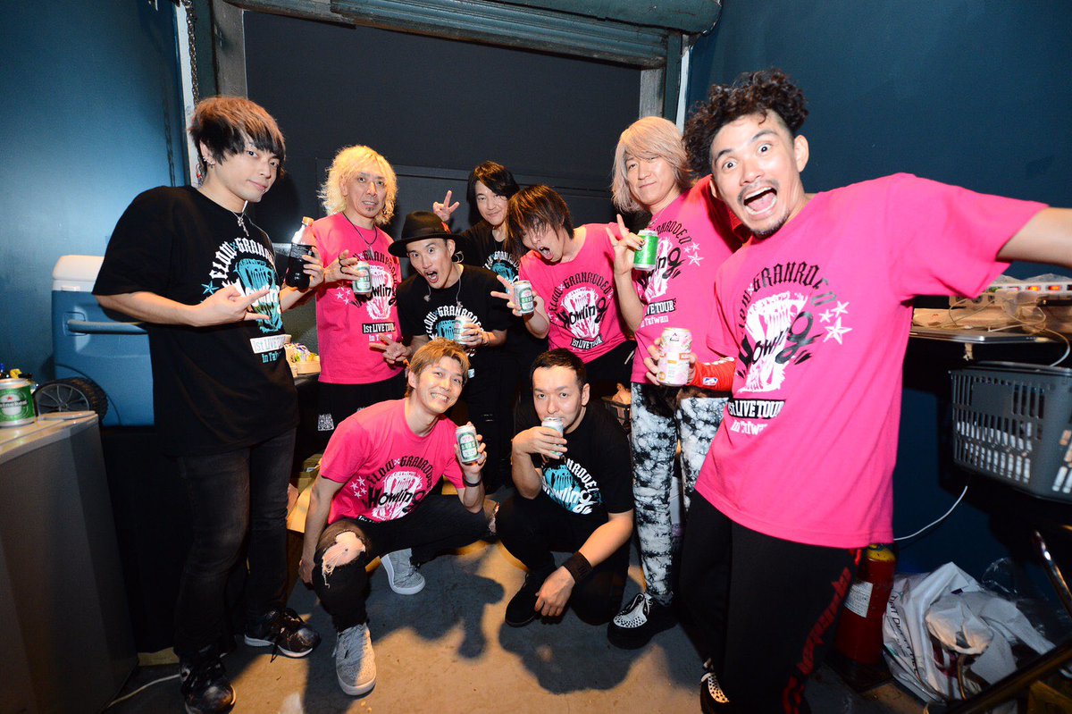TAKE_FLOW's tweet photo. どーも　＼#FLOWフェス 直前🔥／ 

【出演してくれる最高のアーティスト達を勝手に紹介させて下さい！！！#3】

「GRANRODEO」

この２人(4人)が来てくれなかったら俺たちのフェスは始まりません!!!
そしてこの初日29日の本編トッパーでの出演
ヤバくないですか?!
最高のスタートダッシュは約束されました
振り返れば「GRANRODEO 10th ANNIVERSARY FES ROUND GR 2015」
グランのフェスに両日出演させていただいたこの時
宮野真守マモちゃんいたり、かと思ったらロックサイドからMUCCいたり、ダイゴくんのBREAKERZいたり
「これはGRANRODEOにしか集められないメンツだな」
「俺たちもいつかFLOWにしかできないフェスをできたらいいな」
そんな想い巡らせたのがこの瞬間からです
そしていよいよ今年 #FTF2024 立ち上げの運びとなりました
見事FLOWにしかできないラインナップになったと自負しております
そこにはもちろんこの２人(4人)は欠かせません
スーパーロックヴォーカリストきしょーさん
スーパーロックギタリストづかさん
スーパーテクニカルベーシスト瀧田さん
スーパーパワフルドラマーしんくん
楽しみです✨
#GRANRODEO