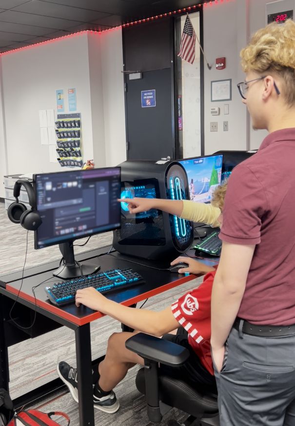 GameplanEd's tweet photo. @WilliamGameplan visited Madison Junior High in Indiana where their Esports program with Gameplan boosted attendance and reduced discipline issues. 

Kudos to Justin Davis and all educators and students at MJHS! 🎉🏆 https://t.co/W2nsb9Fvsq