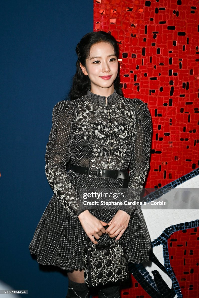 Js1_SOTY's tweet photo. Dior princess Jisoo captured by Getty images on Dior couture 🧵

#JISOOxDiorCoutureAW24 https://t.co/HiDjStUL17