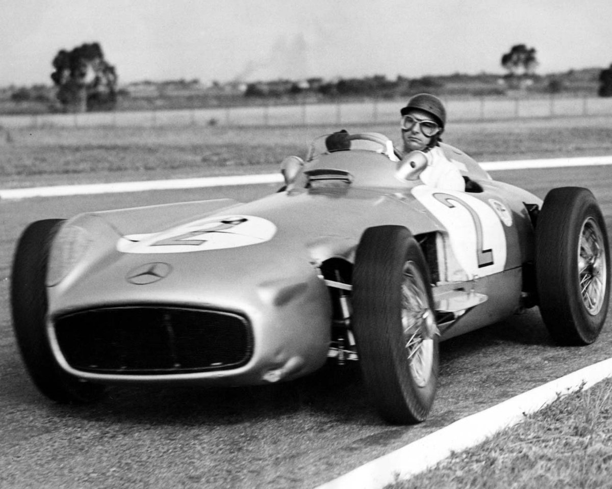 Juan Manuel Fangio ( 24 /06/1911)