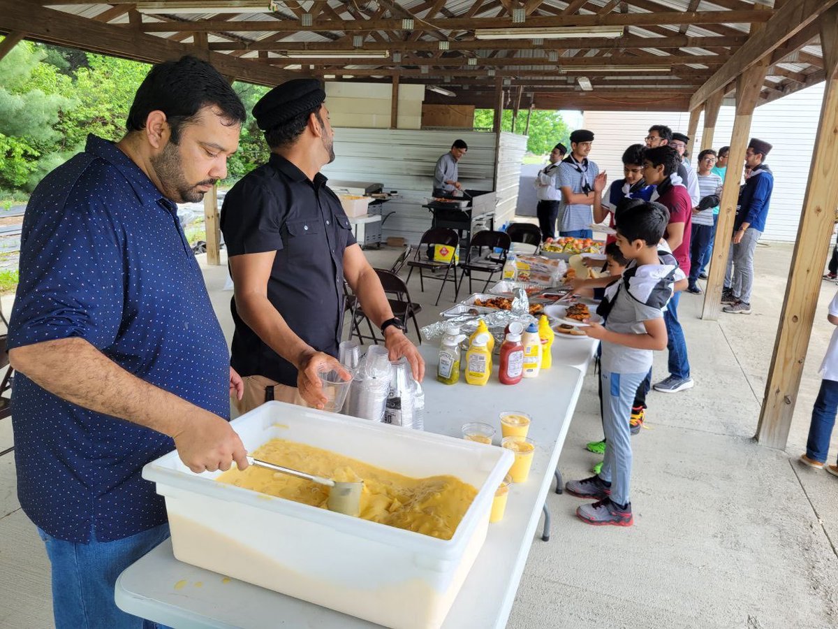 MuslimYouthCol's tweet photo. An exciting BBQ lunch featuring mango milkshakes was prepared for the Ijtema attendees to enjoy. Sports and team building completions were held. The Ijtema also featured evening sessions with elders of the community and a special bonfire Q&amp;A with a representative of Sadr MKA USA. https://t.co/dtDixEX3Ln