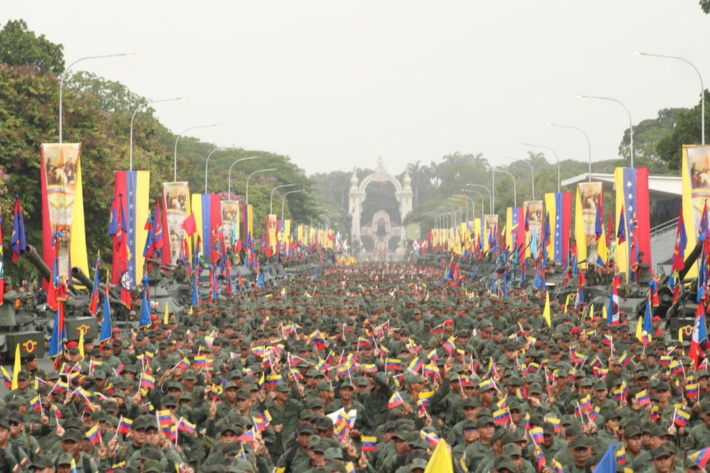 dhernandezlarez's tweet image. La gran lección de Carabobo fue la lección de unión ! A la unidad lo debemos todo, y todas nuestras lágrimas a las divisiones ! A 203 años de la Batalla Inmortal, la FANB se concentra en serena y honda meditación para reflexionar sobre las responsabilidades y deberes que tenemos