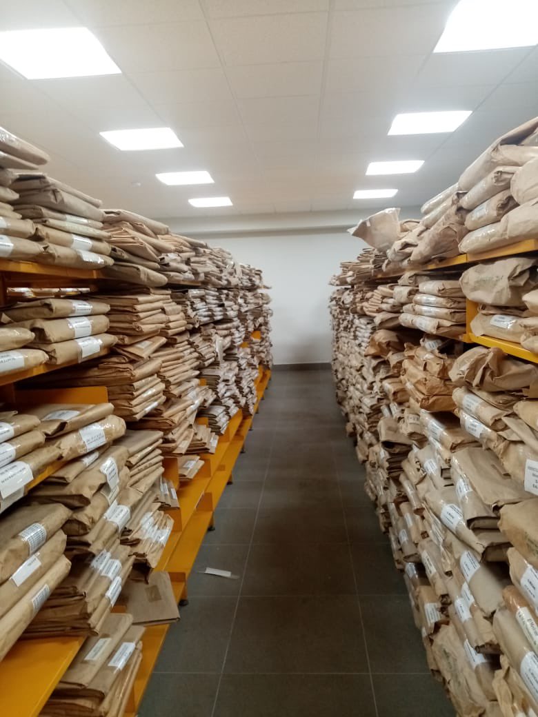 LauraSanchezLey's tweet image. Hace tres meses Micaela, hija de Lucio Cabañas recibió el mensaje: “tienen que hacer algo estamos aquí rompiendo documentación”

Coincidía con los testimonios de 3 investigadoras que trabajaron en el  en el campo militar 1 y presenciaron la mutilación de archivos 🧵