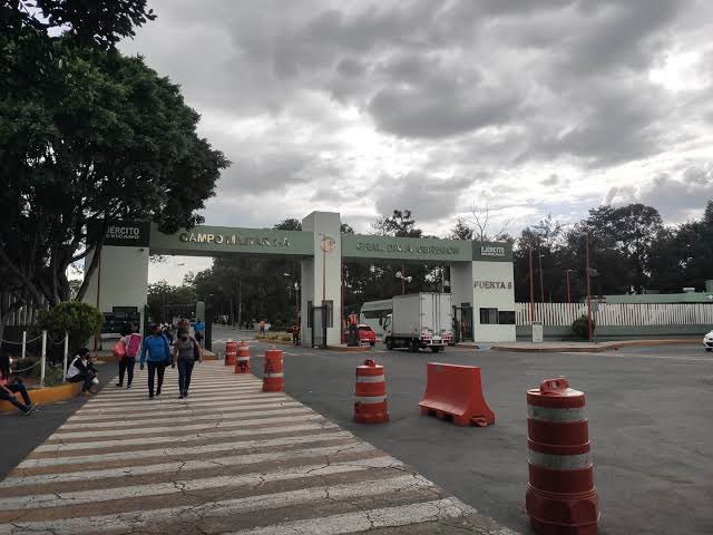 LauraSanchezLey's tweet image. Hace tres meses Micaela, hija de Lucio Cabañas recibió el mensaje: “tienen que hacer algo estamos aquí rompiendo documentación”

Coincidía con los testimonios de 3 investigadoras que trabajaron en el  en el campo militar 1 y presenciaron la mutilación de archivos 🧵