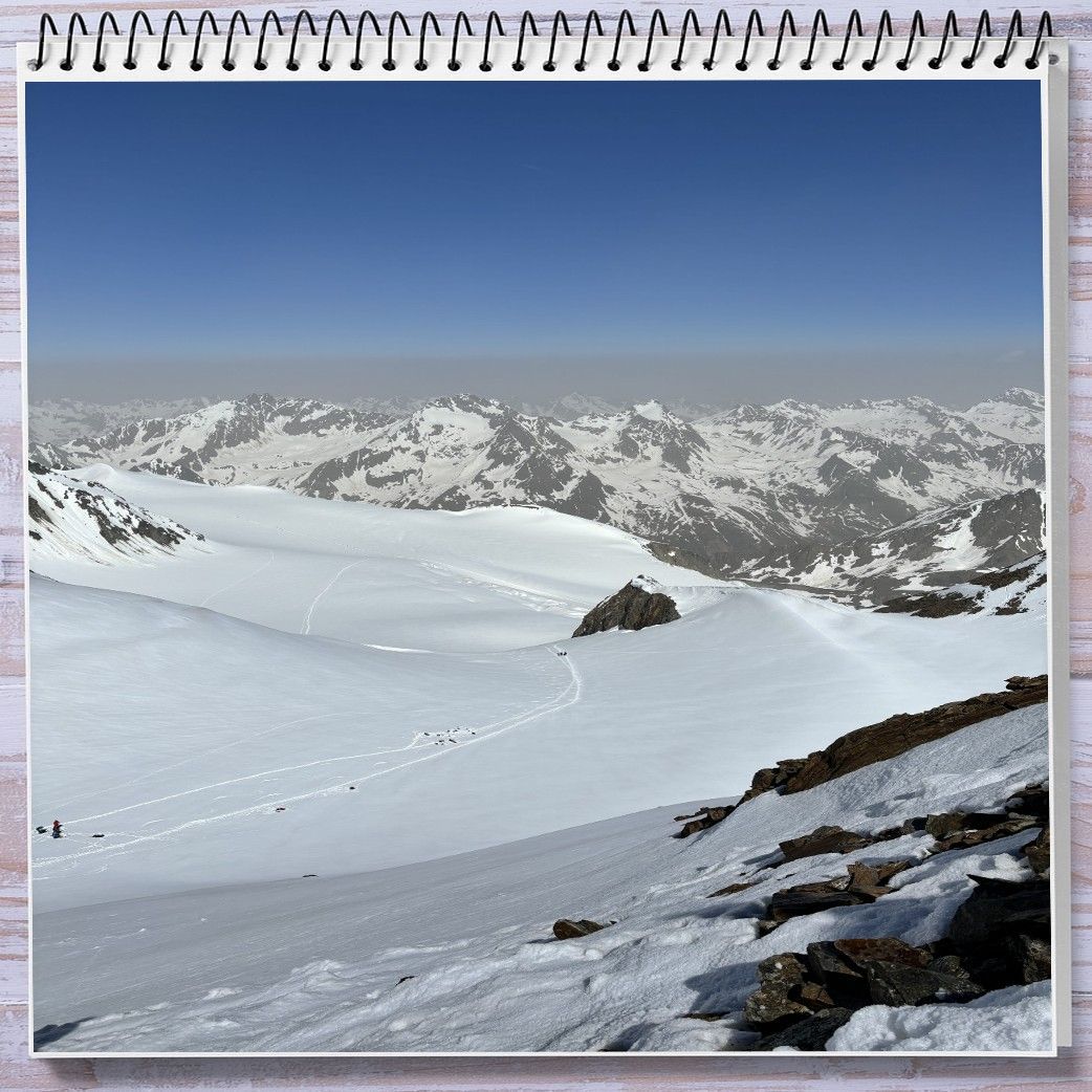 tomdcb's tweet photo. Letzte Woche durfte ich beim #Hochtourenkurs des @DAVSummitClub auf dem #Taschachhaus im #Pitztal in Schnee und Eis spielen. Ein besonderes Highlight war dabei die Besteigung der #Wildspitze (3774 m). 
Vielen Dank an die Organisatoren, Bergführer und meinen Mitstreitern. https://t.co/S3cK1TobrL