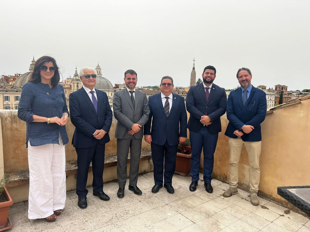 El Embajador Ernesto Pumpo, se reunió con el Consejero Municipal de Roma- Presidente XII Comisión Permanente de Turismo, Moda, Relaciones Internacionales y Religiosas,  Sr. Mariano Angelucci, para tratar temas culturales.
<a href="/XiomaraCastroZ/">Xiomara Castro de Zelaya</a> <a href="/HectorZelaya/">Hector Manuel Zelaya Castro</a> <a href="/EnriqueReinaHN/">Enrique Reina</a> <a href="/tonygarciac/">Tony Garcia C</a>