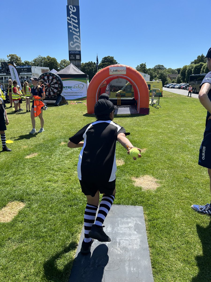 RyanCreightonPE's tweet image. A great day out for our cricket club students. Keep your eyes peeled on Weekly News for a full account and a big name drop! @KentCricket @StColumbasCBS @SCCBS_PE