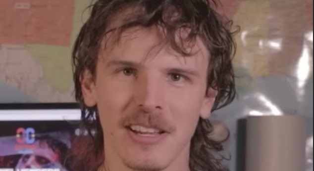 CriticalShogun's tweet photo. We need to ban this look. https://t.co/54GpnJU3Ro