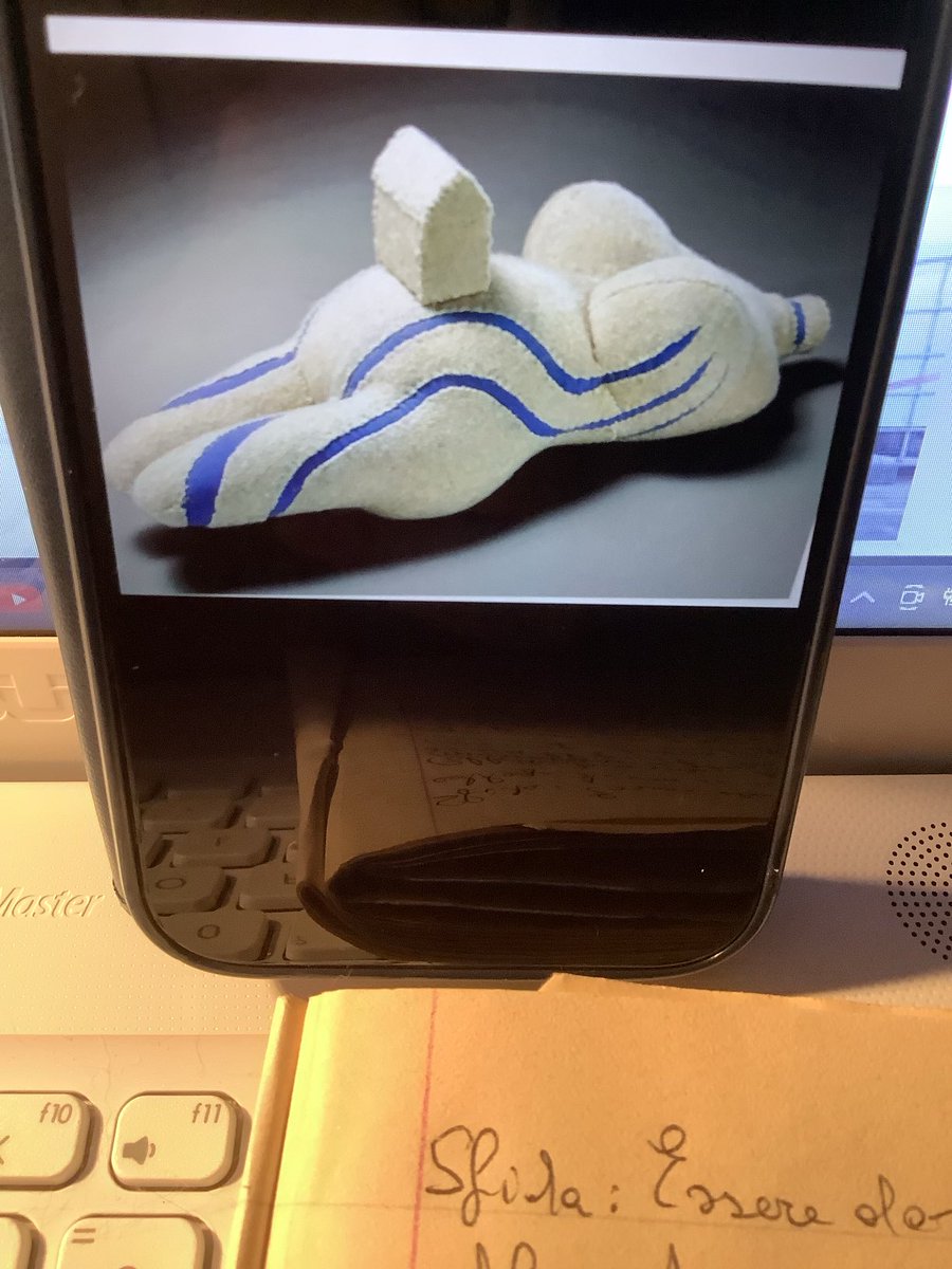 La storia più bella mai scritta. Non c’è pace nelle opere della scrittrice Elsa Morante, che ammiro. Ha scavato nel centro esatto di un cuore di tenebra. E credo sia naturale spaventarsi. Ma cos’altro dovrebbero fare i romanzi se non scuoterci le fondamenta?
Booksthreads