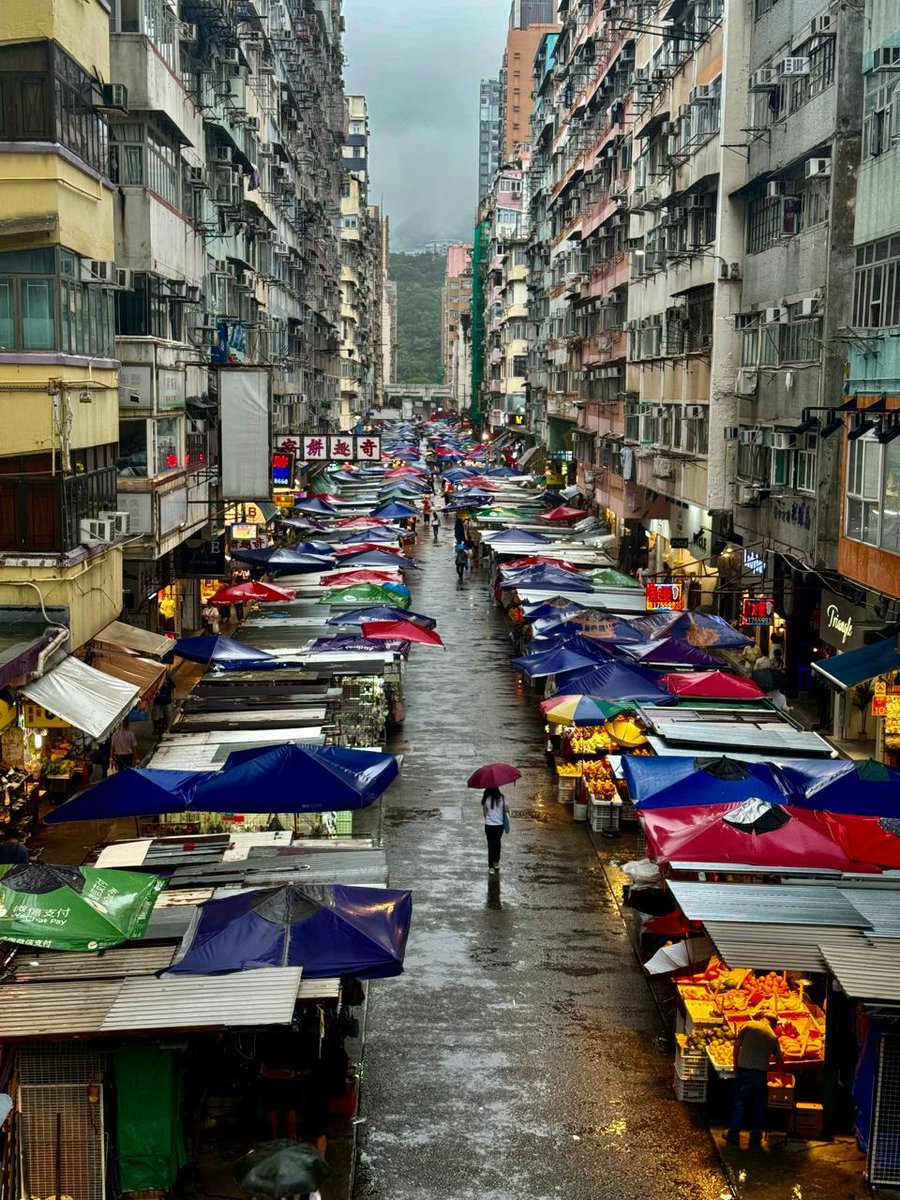 من رحلة الصين الاستكشافية - اطلب العلم ولو في الصين: المدينة التي تحبها تحبك والتي تعشقك تعشقها.

My China discovery trip:  we live the city and the city lives in us. Love to get lost in the city and figure it out , keep rewiring my brains 
#حب #مدينة #حياة #تجدد #اكتشاف #الصين