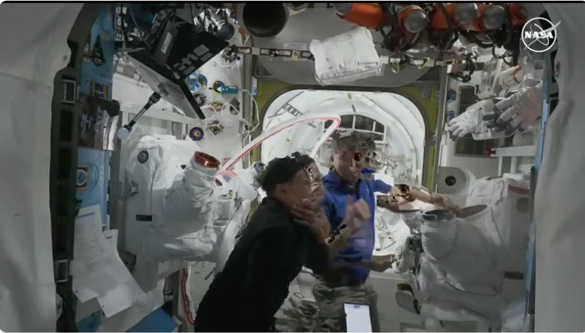 genejm29's tweet photo. #NASA #EVA90 #EVA271 - Both Tracy Dyson and Mike Barratt are out of their suits, NASA concluding coverage Teams will continue to look at the imagery and data from today's incident https://t.co/h1kWWWkUMY