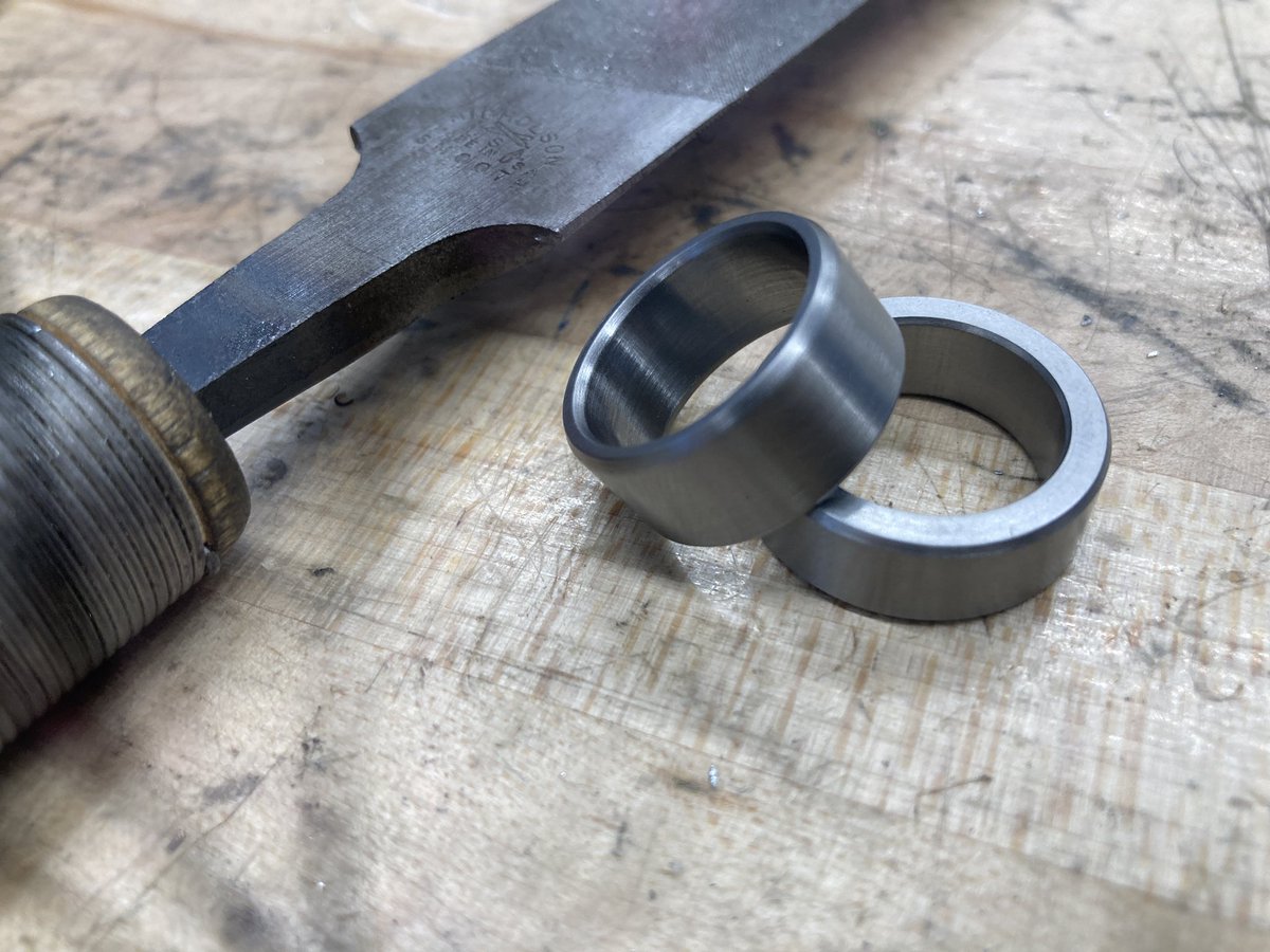 katthefennec's tweet image. I hate titanium